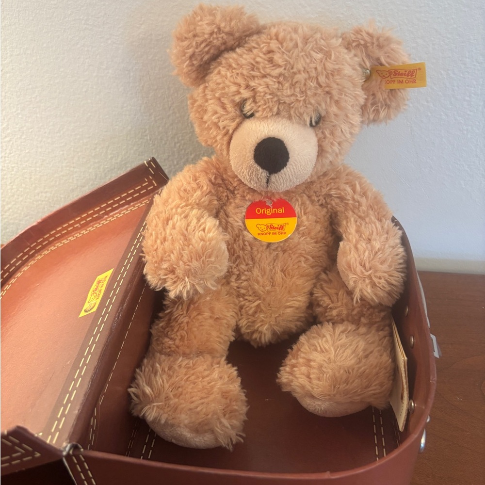 Steiff Teddy Bear Fynn with Trunk Case